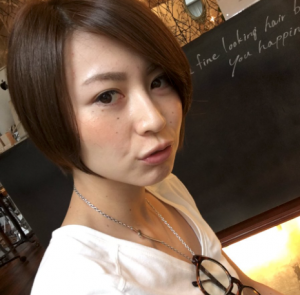 滝沢ななえの現在に話題の彼女をカミングアウト。美人でかわいい。